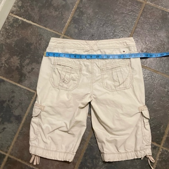 Tommy Hilfiger Cargo Shorts and T-Shirt Outfit. Size S - Picture 11 of 12